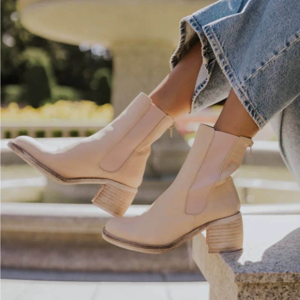 Free People Chelsea Boot size 37